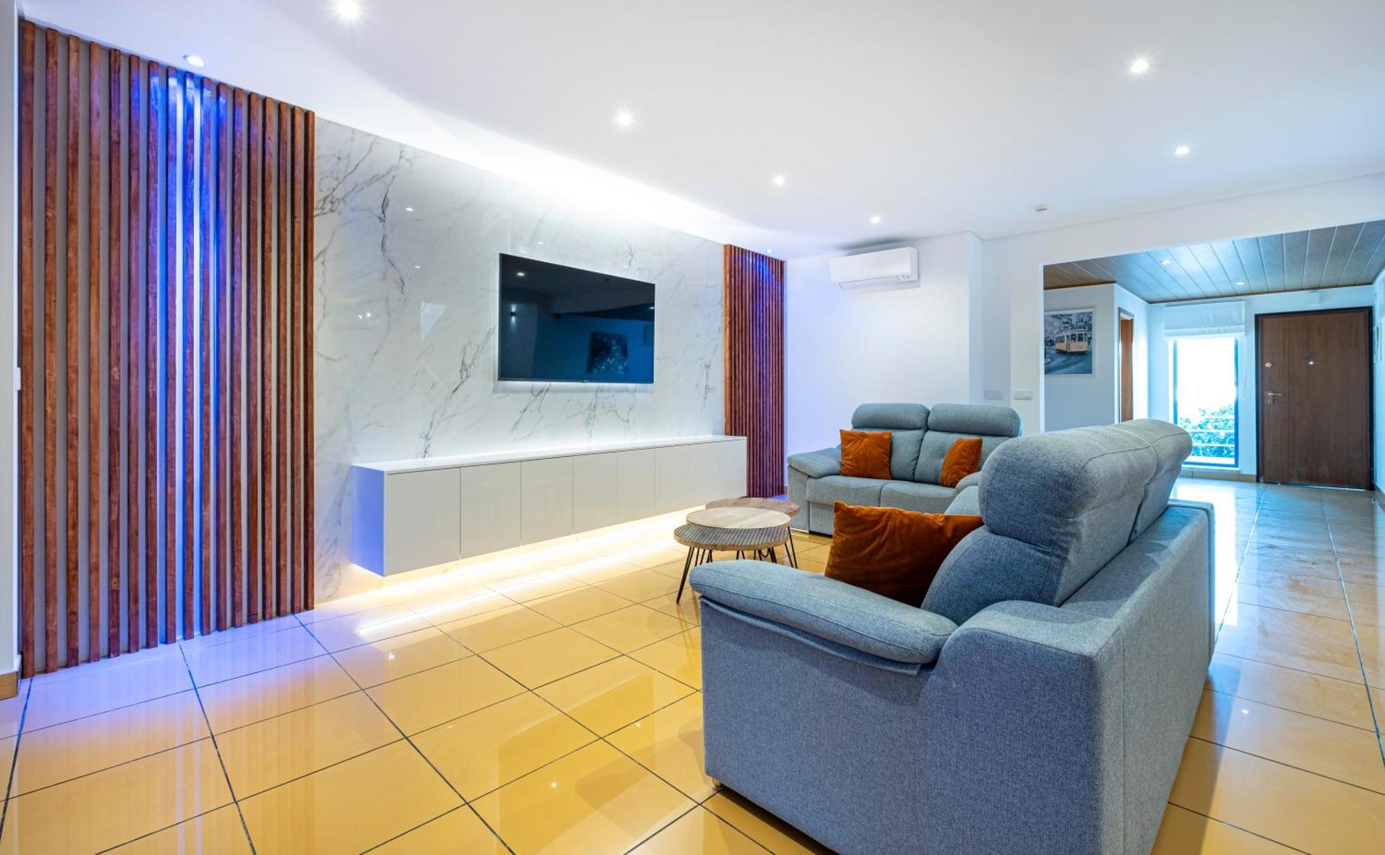 Appartement Penthouse 160sqm Wide Terraces Pool View & Private Hot Tub & Parking *