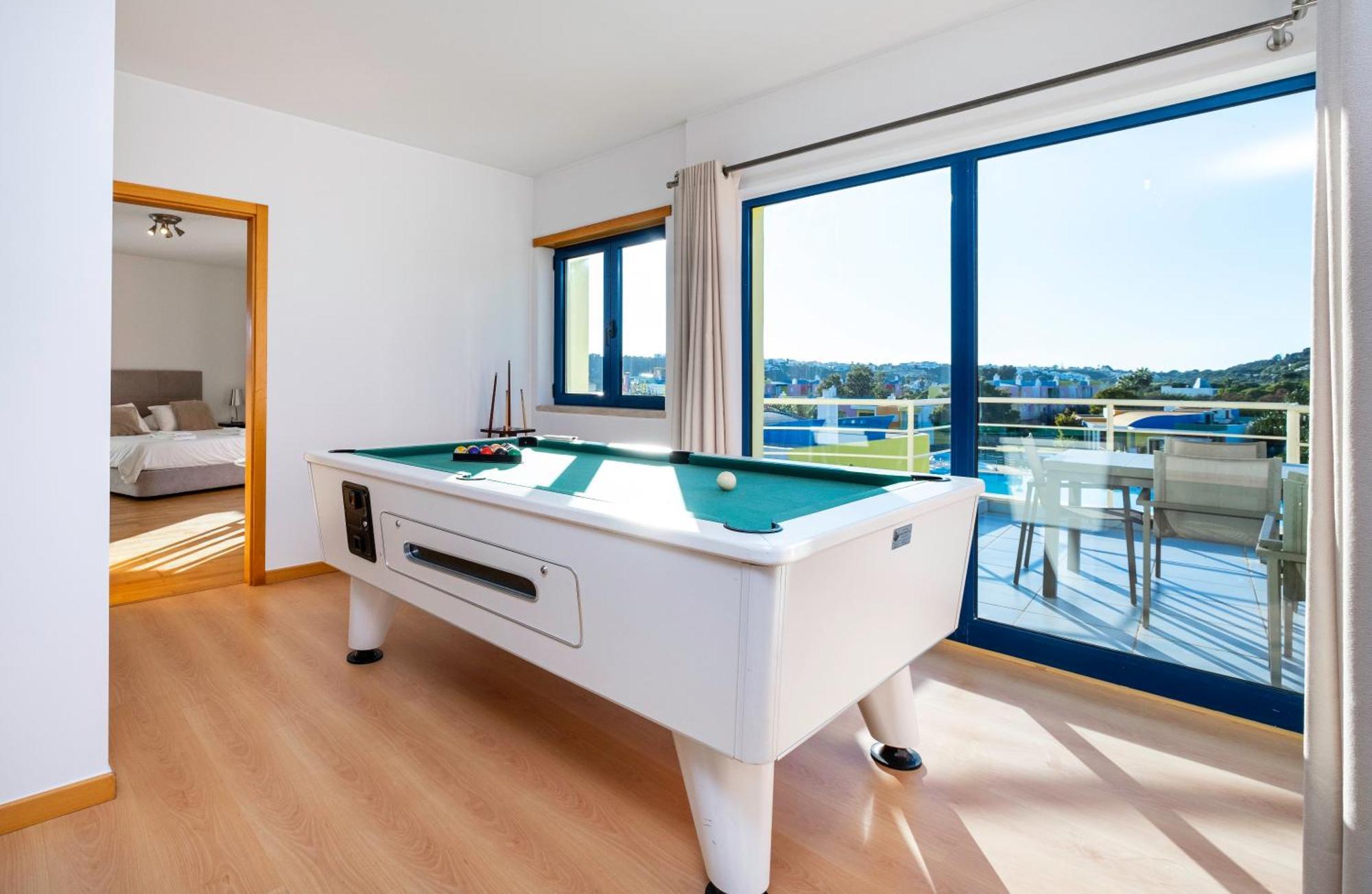 Apartment Penthouse 160sqm Wide Terraces Pool View & Private Hot Tub & Parking Albufeira